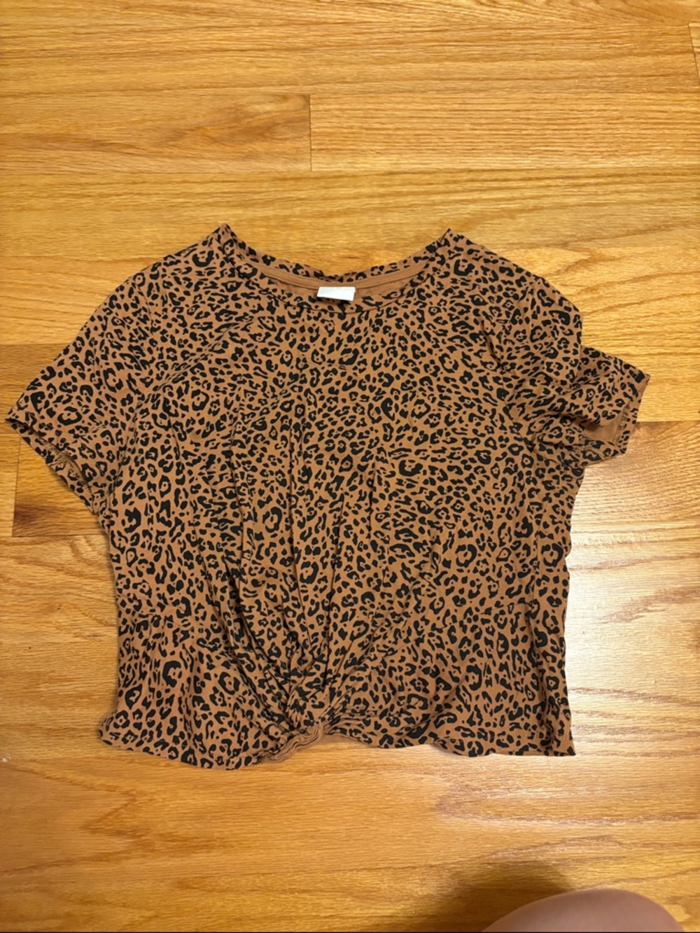 H&M leopard print cropped tee shirt